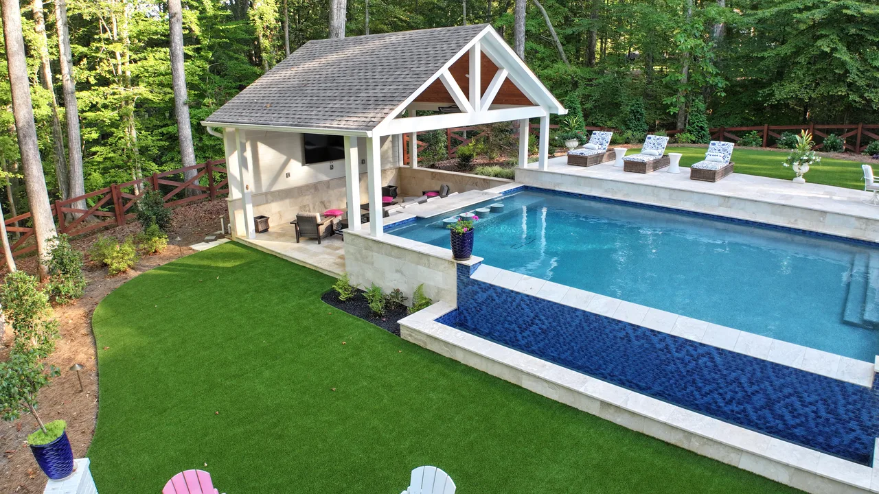 Acworth, GA luxury pool builders Acworth luxury pool and outdoor living design by Hearthstone